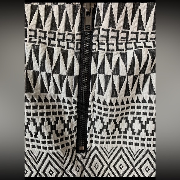 Mimi Chica White&Black Pattern Pencil Skirt NWOT Size S - Picture 6 of 12